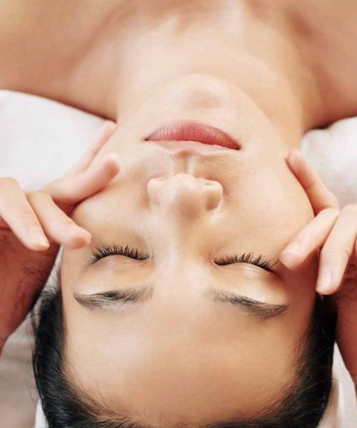 Tratamientos faciales: cuidado y bienestar facial. Masaje reafirmante Kobido