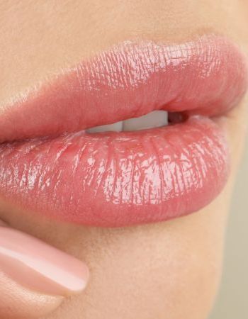 Descubre los beneficios del ácido hialurónico para labios en el Centro de Estética Viviana Luna en Alcorcón