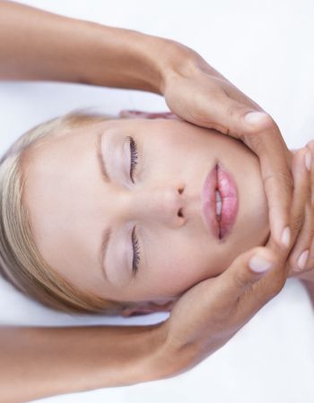 Miracle Face en Alcorcón: Limpieza Facial Profunda y Rejuvenecimiento con Radiofrecuencia