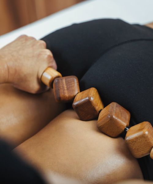 Qué es la Maderoterapia y beneficios que obtendrás en nuestro centro de estetica en Alcorcón