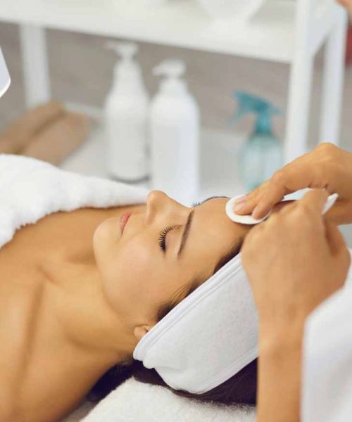 ¿Qué incluye una limpieza facial completa?