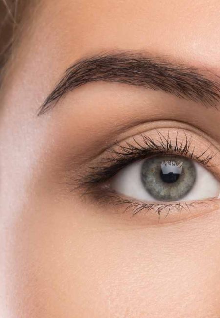 Diseño y depilación de cejas con pinzas en Alcorcón