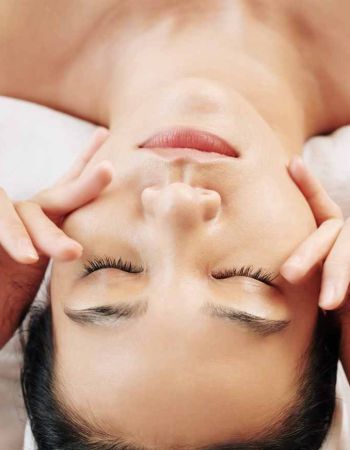 Tratamientos faciales: cuidado y bienestar facial. Masaje reafirmante Kobido