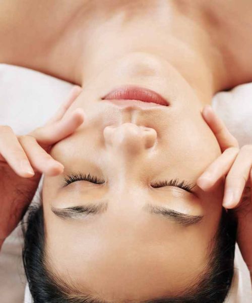 Tratamientos faciales: cuidado y bienestar facial. Masaje reafirmante Kobido